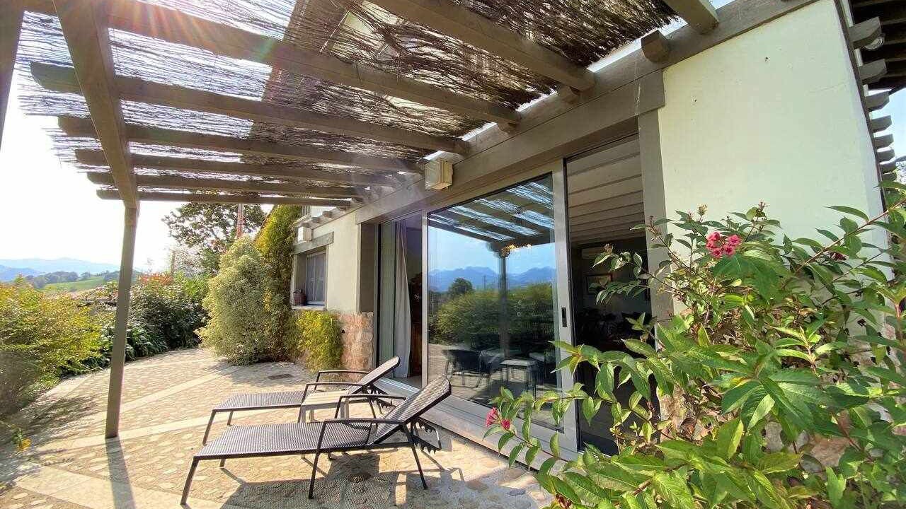 Photo of Patio Balcony in Parres