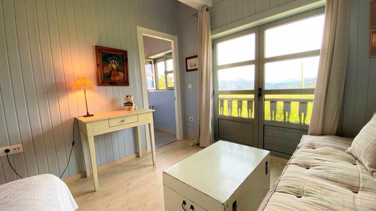 Photo of Bedroom in Parres