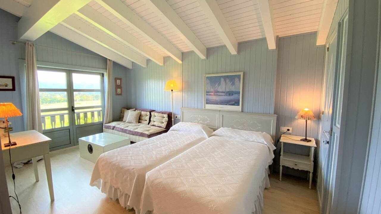 Photo of Bedroom in Parres