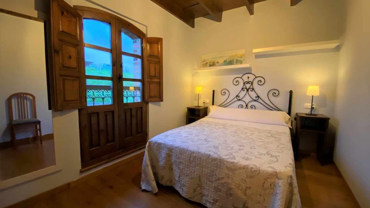 Photo of Bedroom in Parres