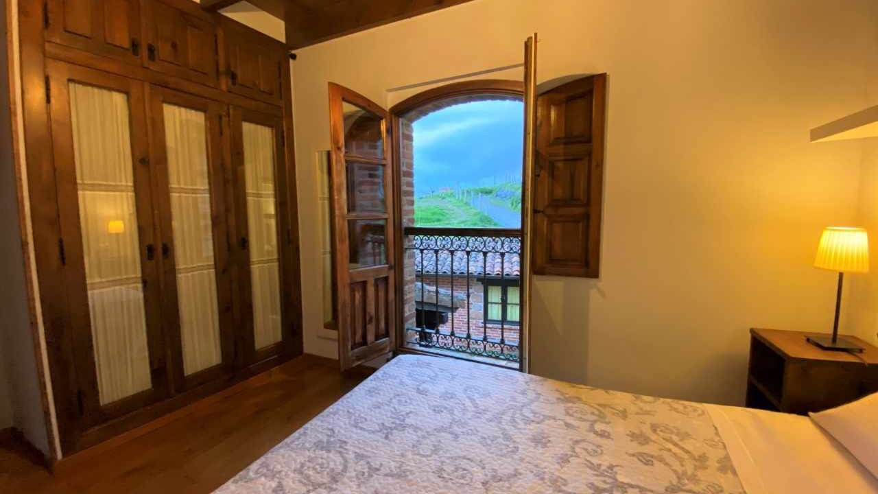 Photo of Bedroom in Parres