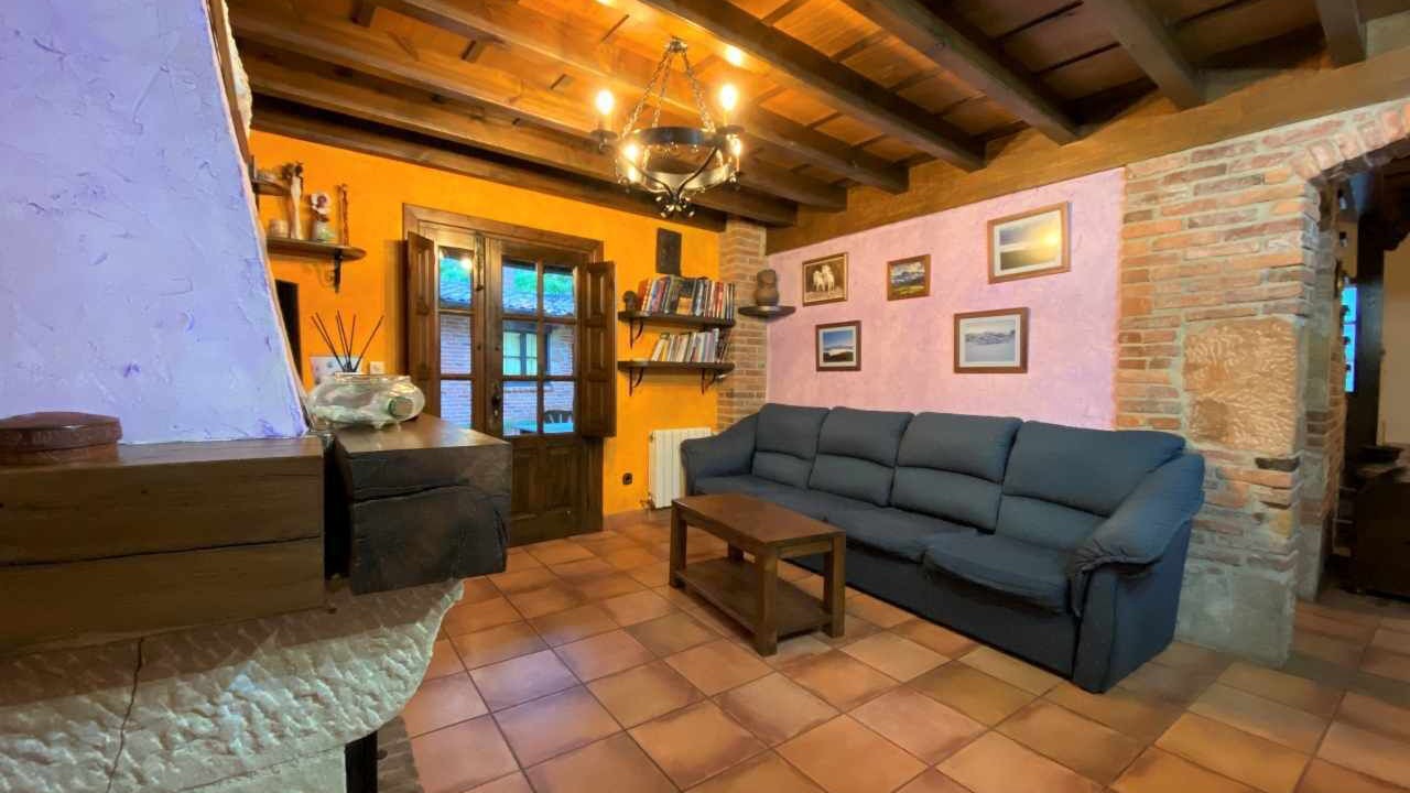 Photo of Bedroom in Parres