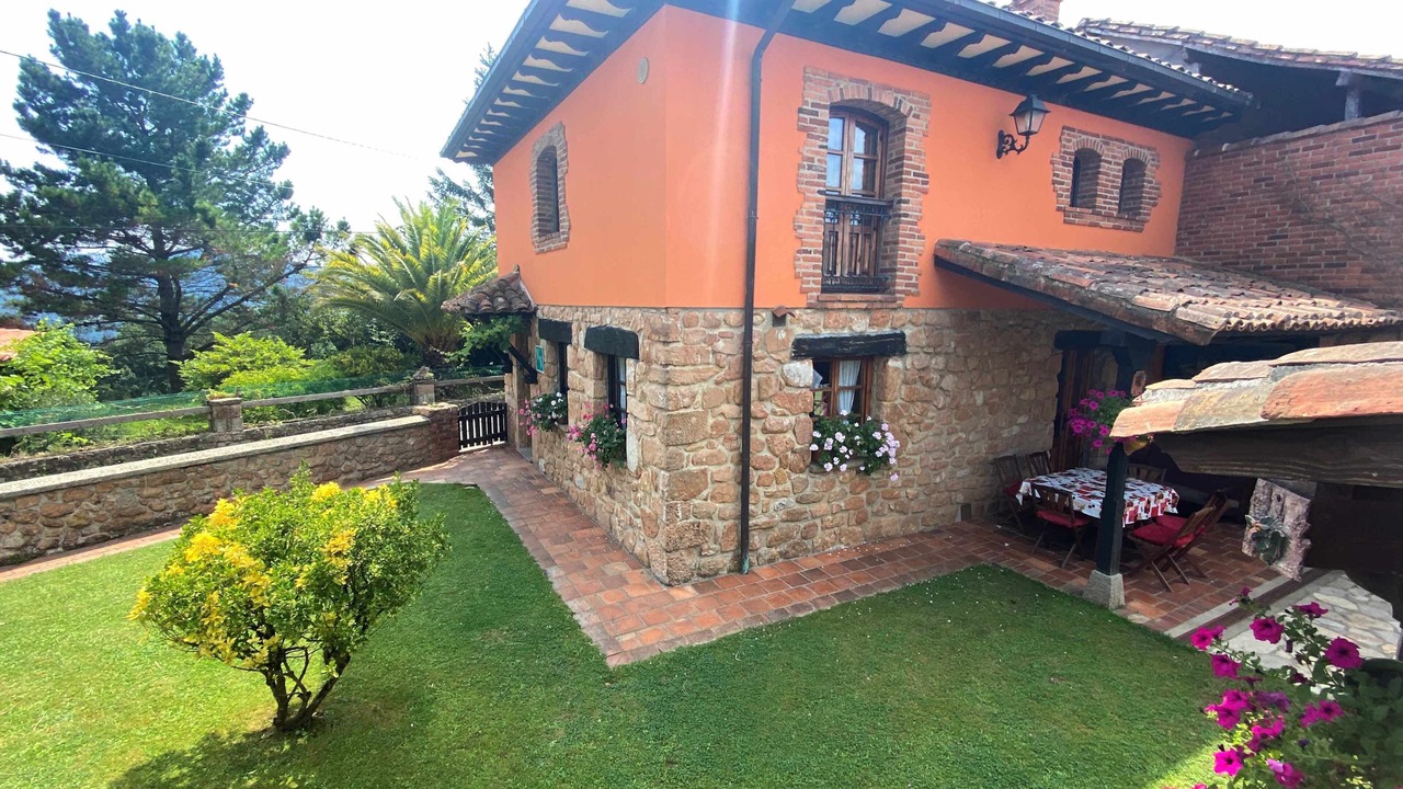 Photo of Outdoor in Parres