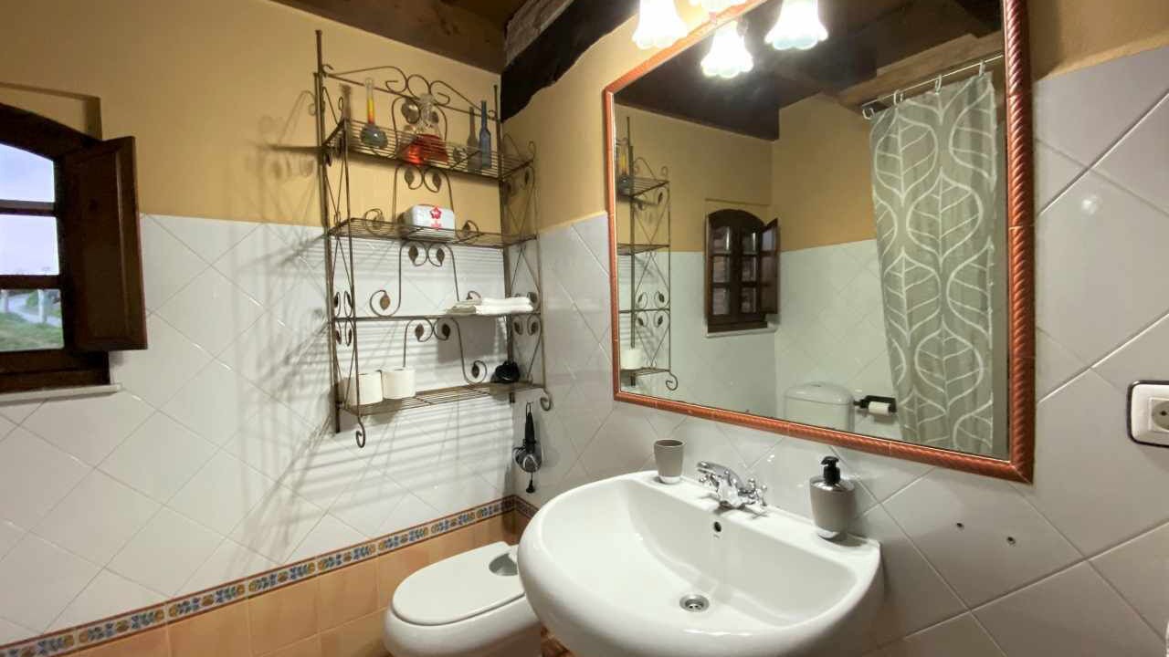 Photo of Bathroom in Parres