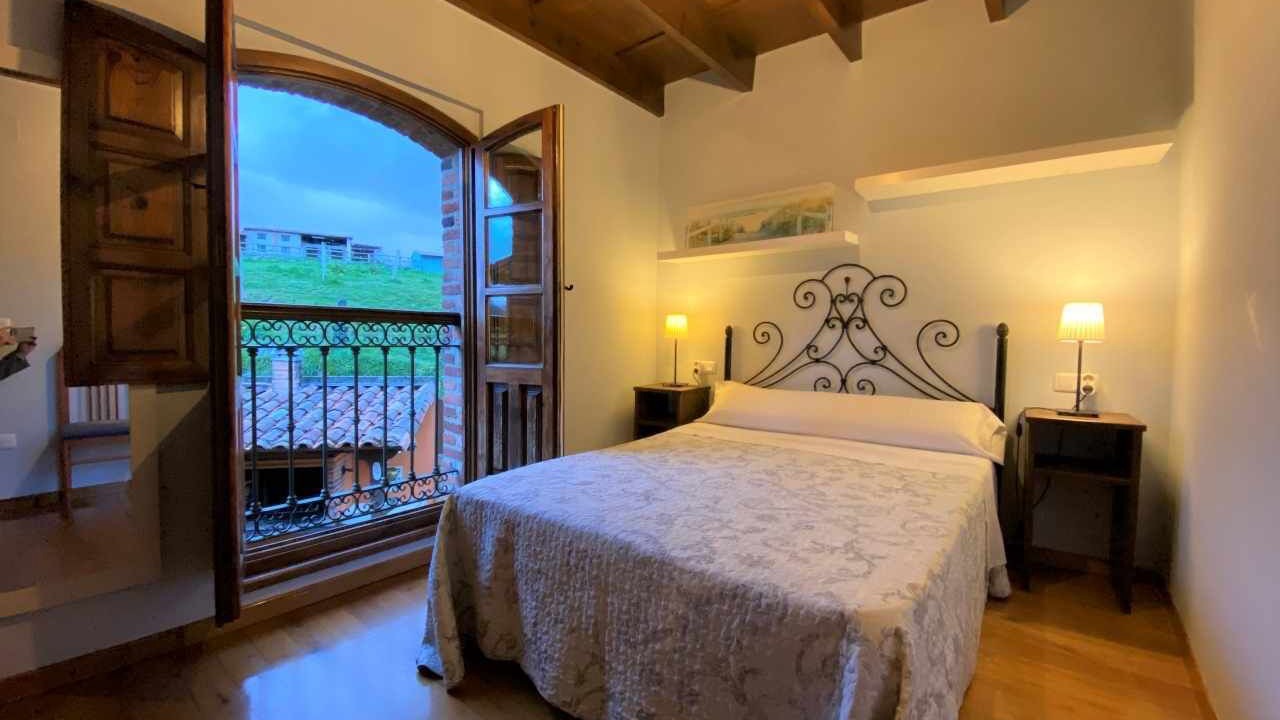Photo of Bedroom in Parres