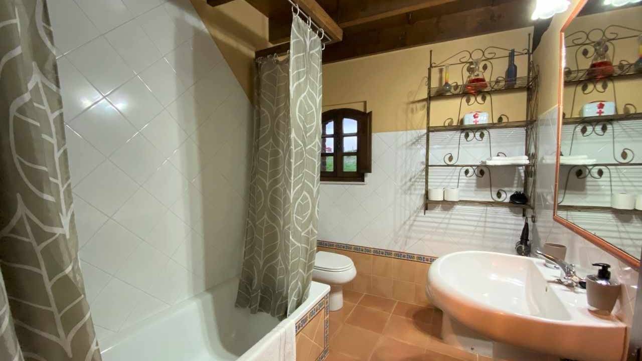 Photo of Bathroom in Parres