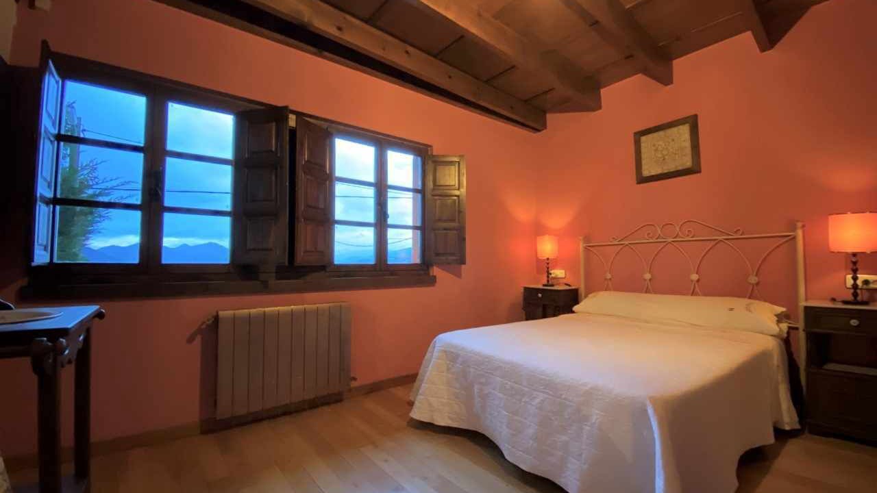 Photo of Bedroom in Parres