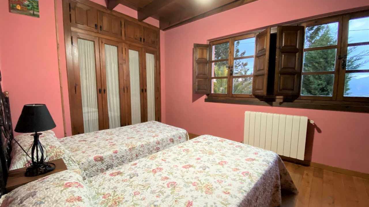 Photo of Bedroom in Parres