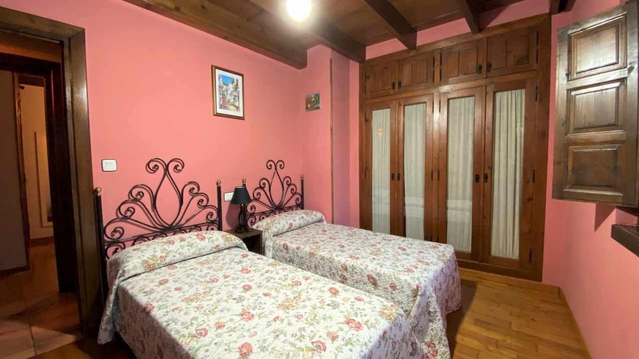 Photo of Bedroom in Parres