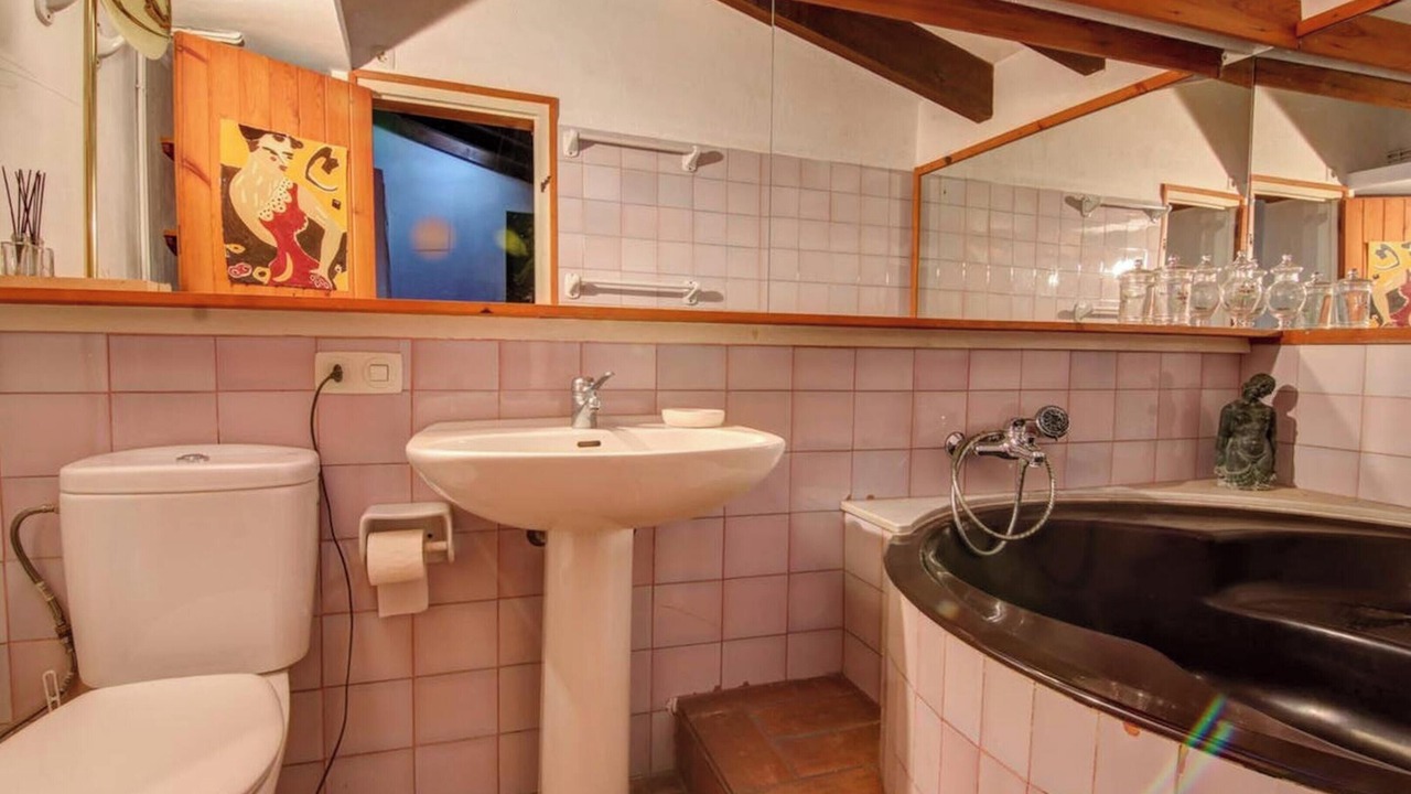 Photo of Bathroom in Palau-Sator