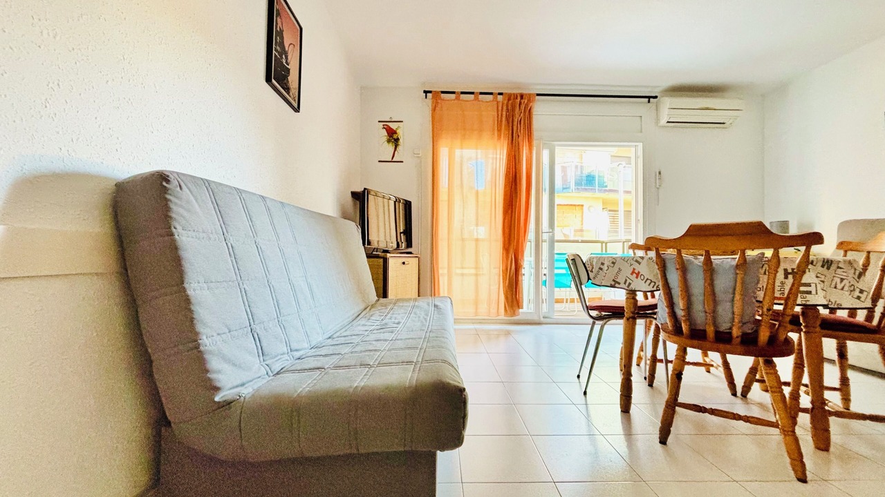 Photo of Livingroom in Roses Town Center