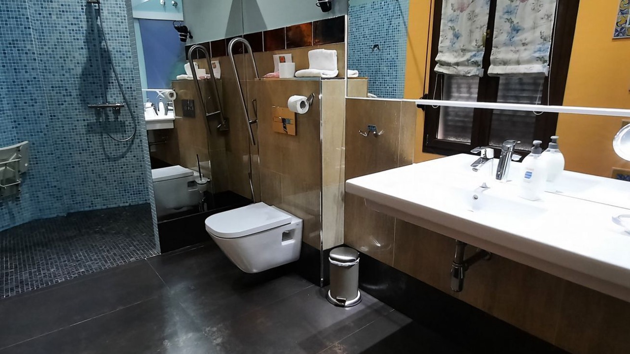 Photo of Bathroom in Andujar
