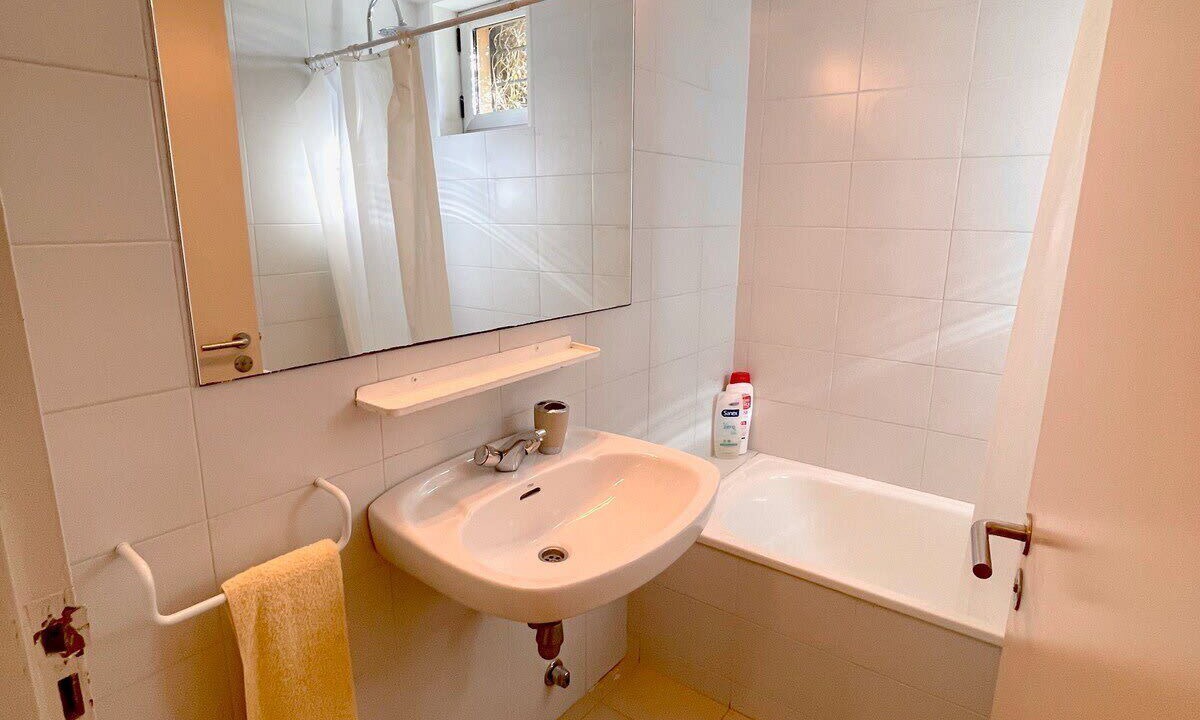 Photo of Bathroom in Faro