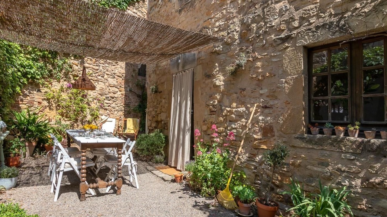 Photo of Outdoor in Peratallada