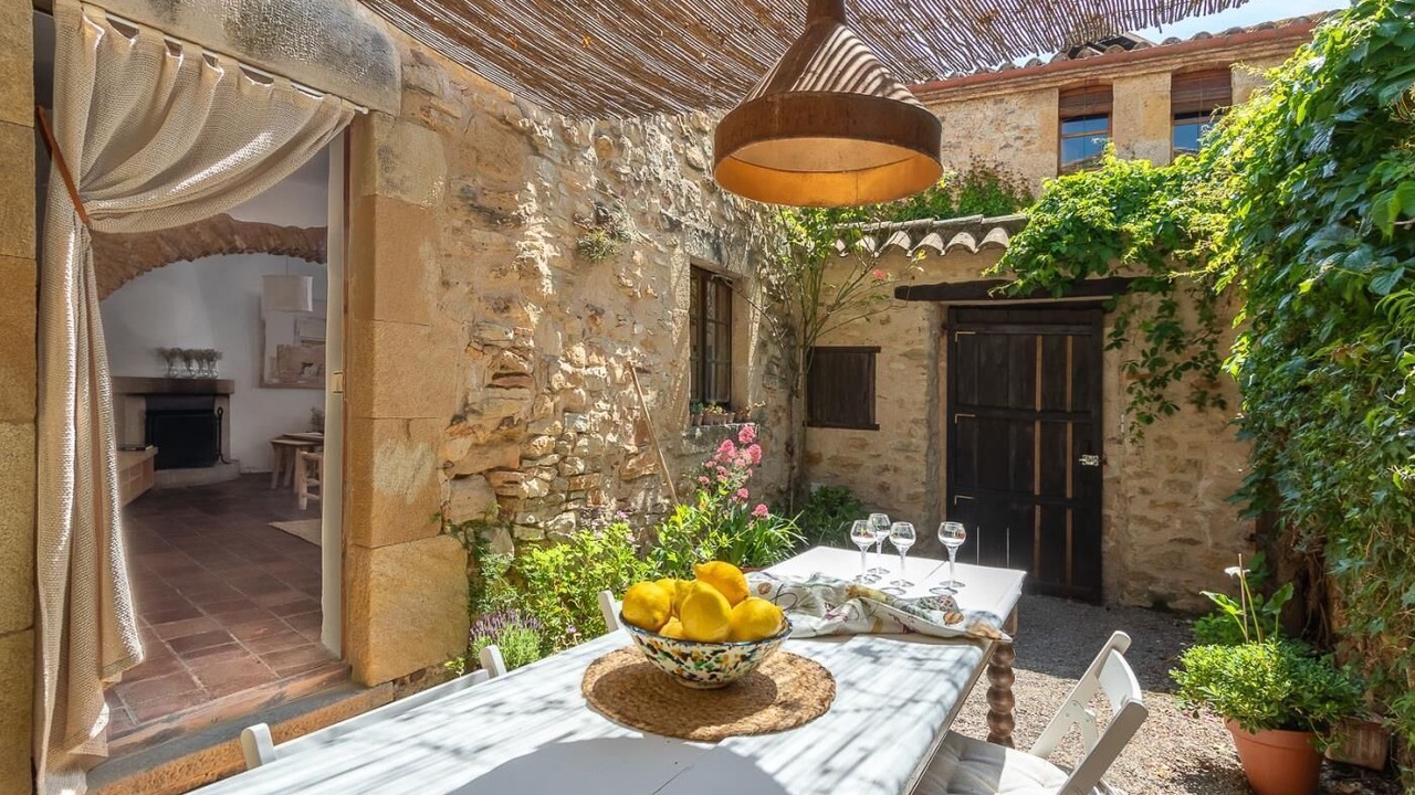 Photo of Outdoor in Peratallada