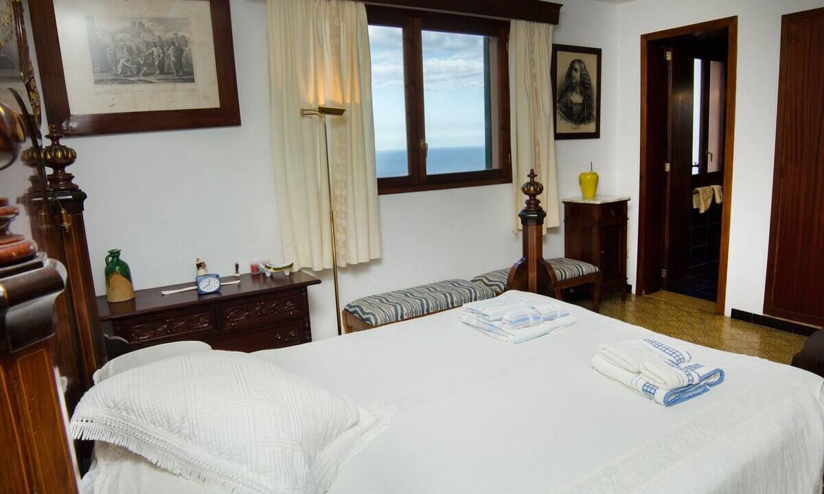 Photo of Bedroom in Banyalbufar