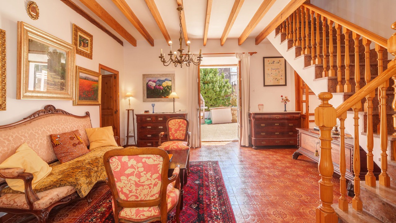 Photo of Livingroom in Establiments