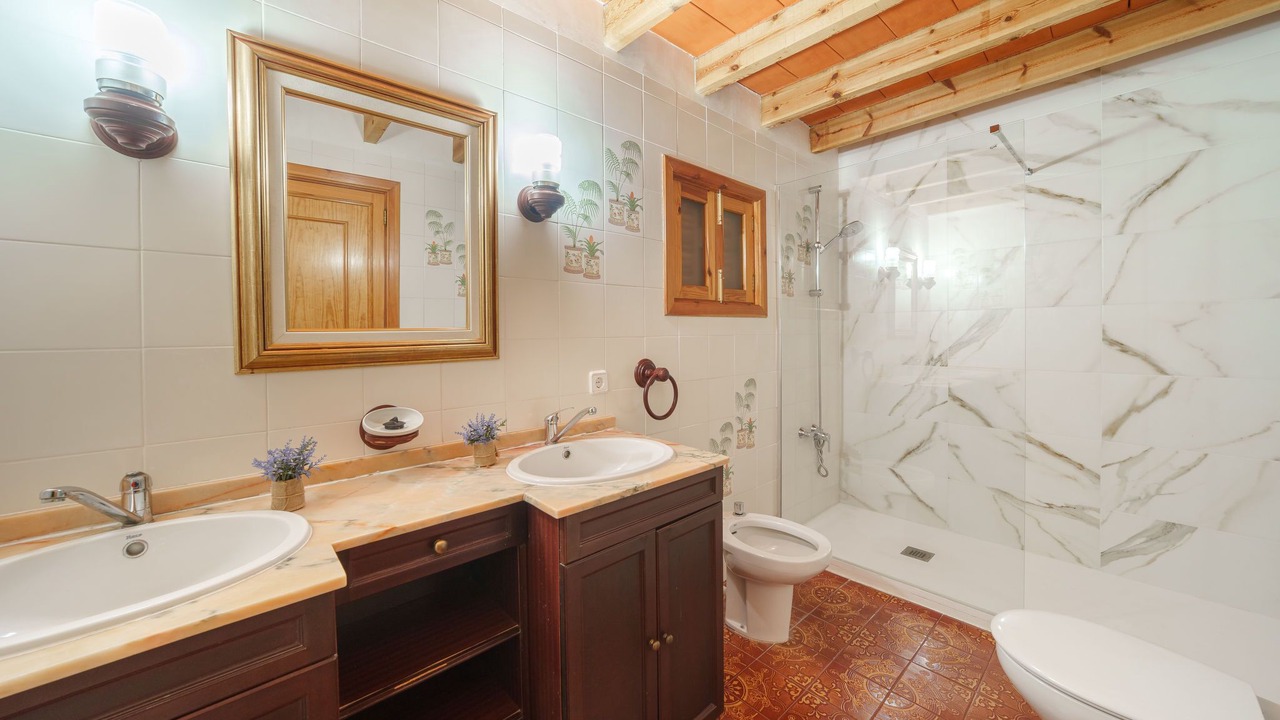Photo of Bathroom in Establiments