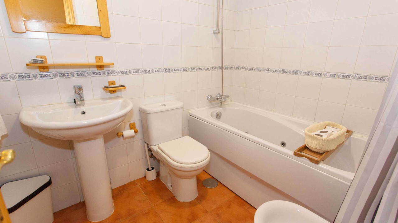 Photo of Bathroom in Pinuecar