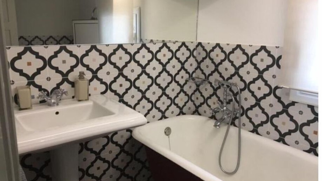 Photo of Bathroom in Poo