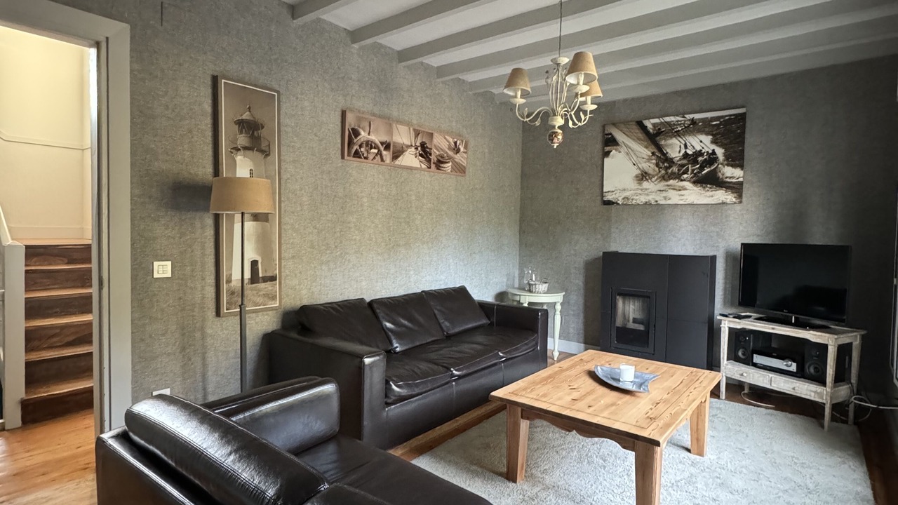 Photo of Livingroom in Poo
