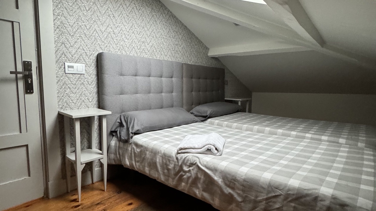 Photo of Bedroom in Poo