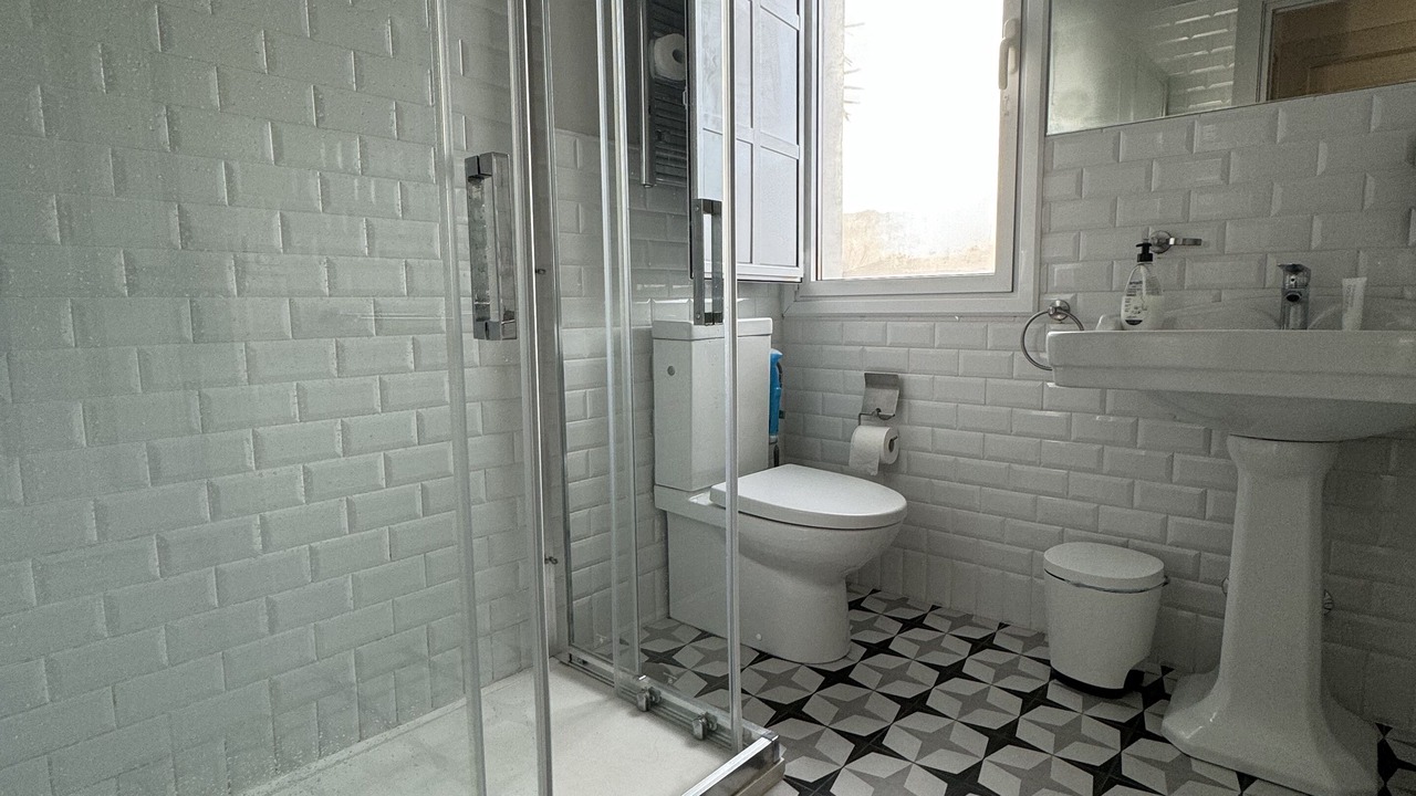 Photo of Bathroom in Poo