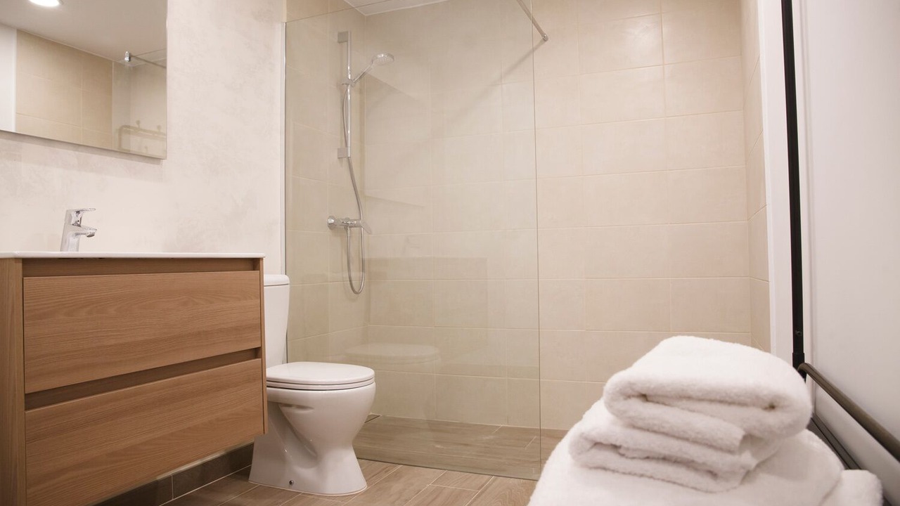 Photo of Bathroom in Llampaies