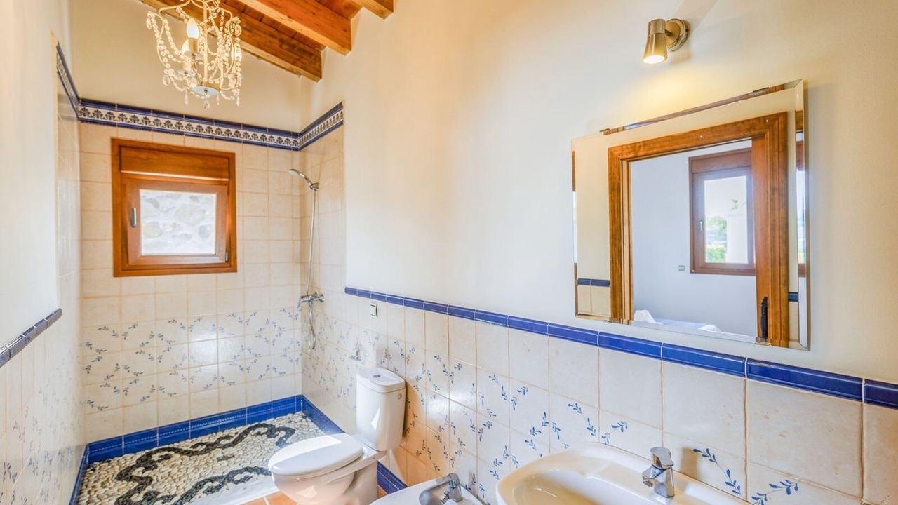 Photo of Bathroom in Coin