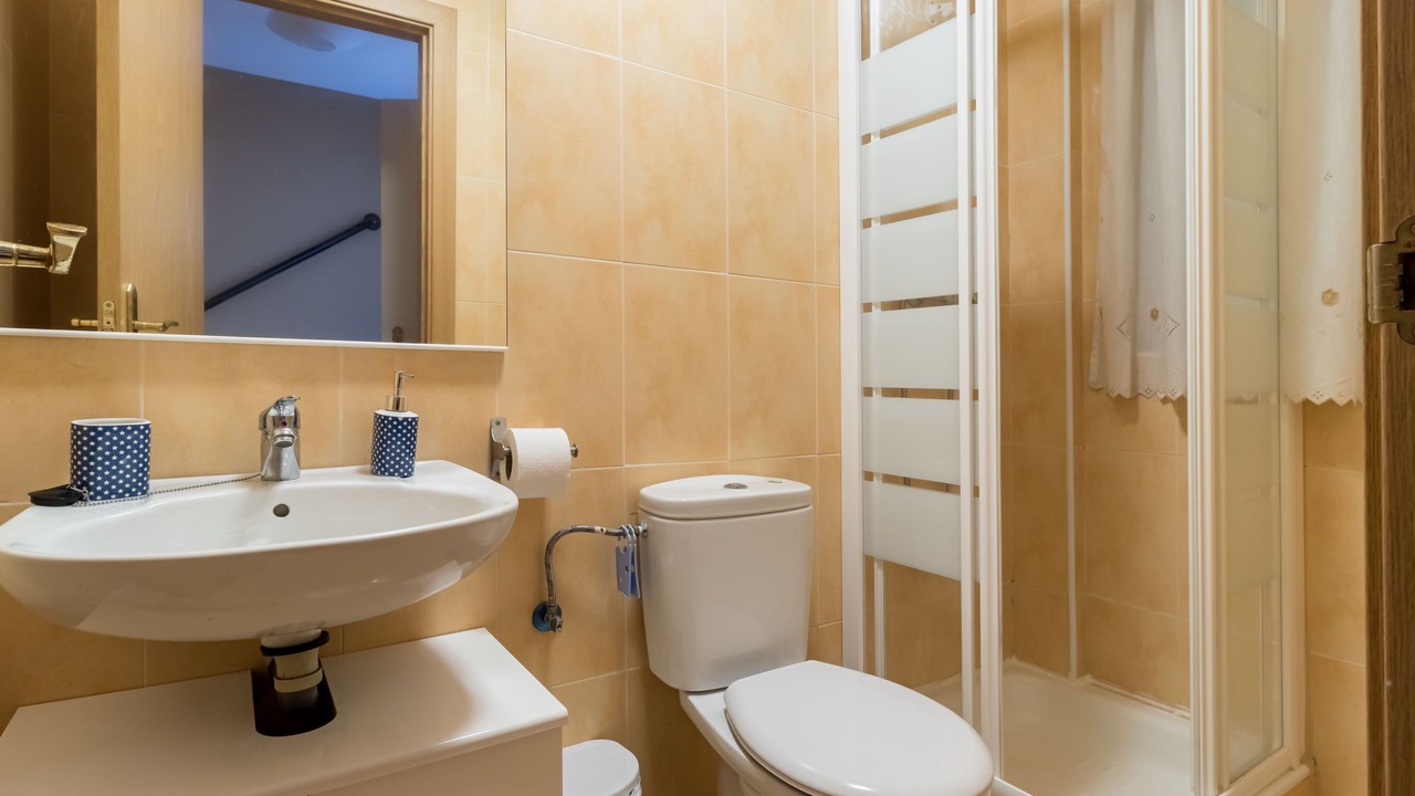 Photo of Bathroom in Boo