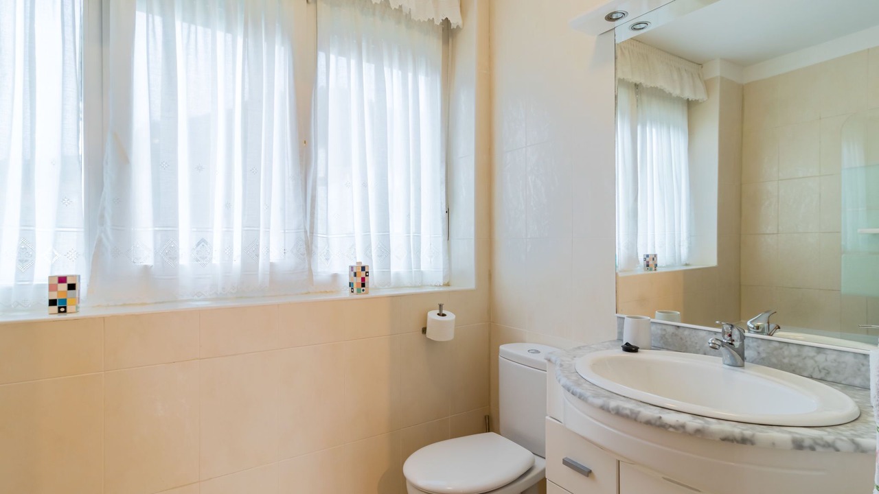Photo of Bathroom in Boo