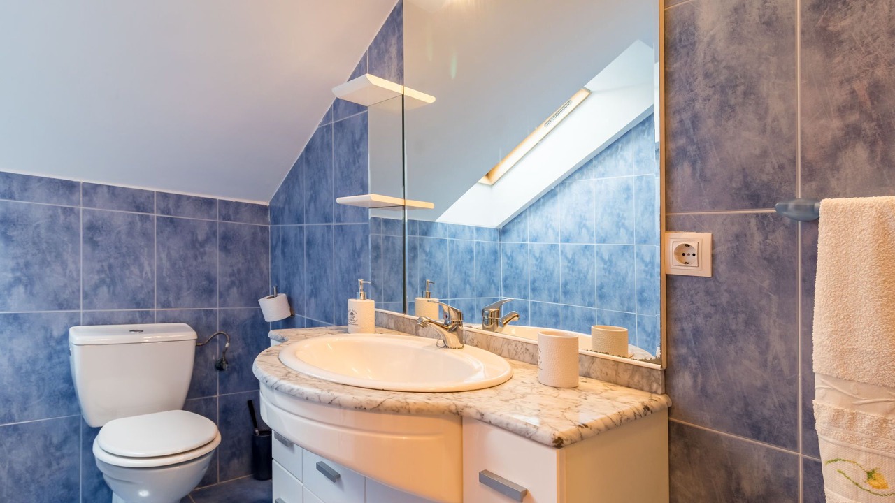 Photo of Bathroom in Boo