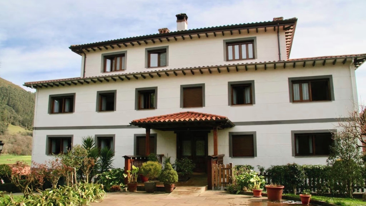 Photo of Outdoor in Panes
