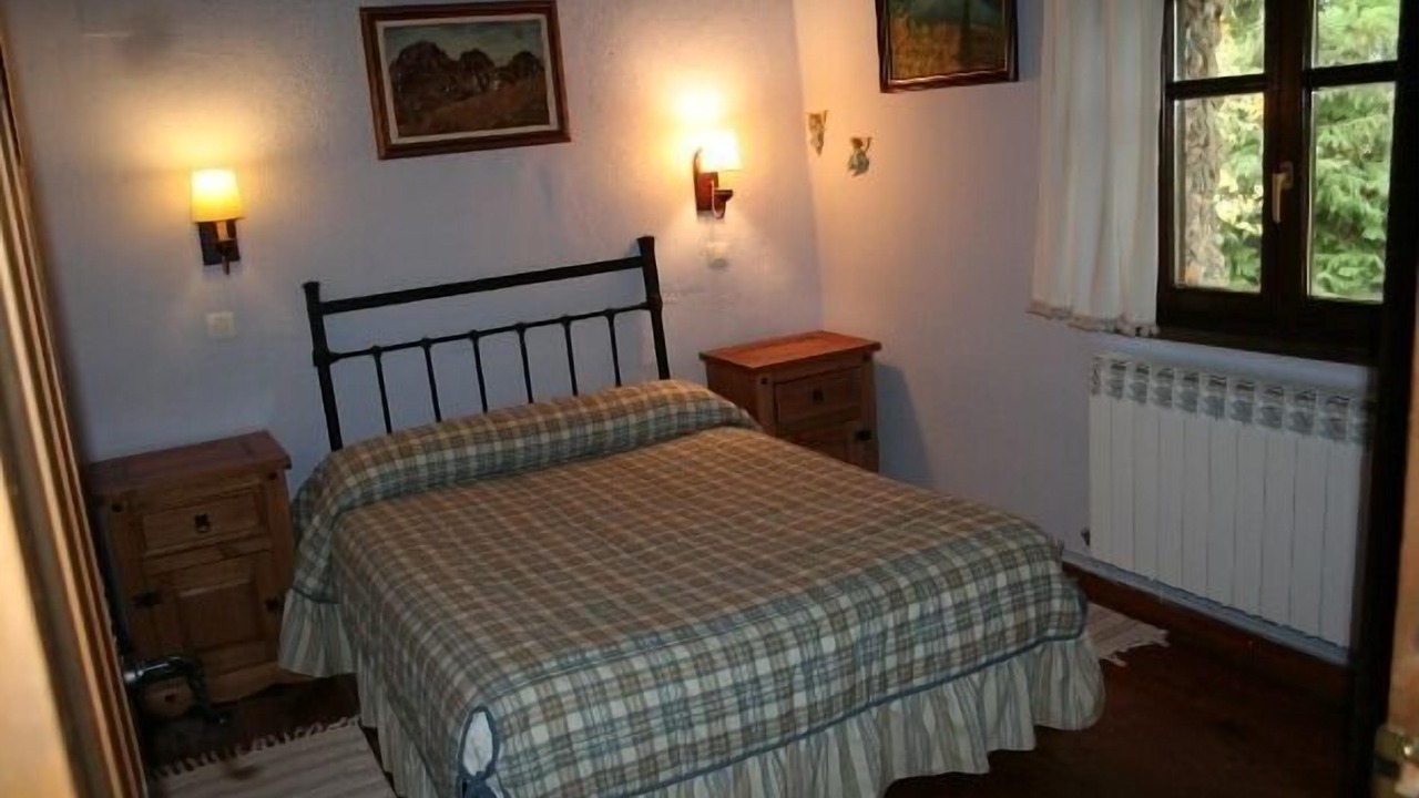 Photo of Bedroom in Villaluenga de la Vega