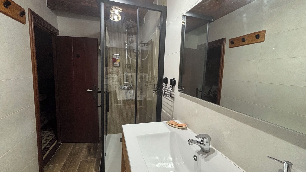 Photo of Bathroom in Penarrubia
