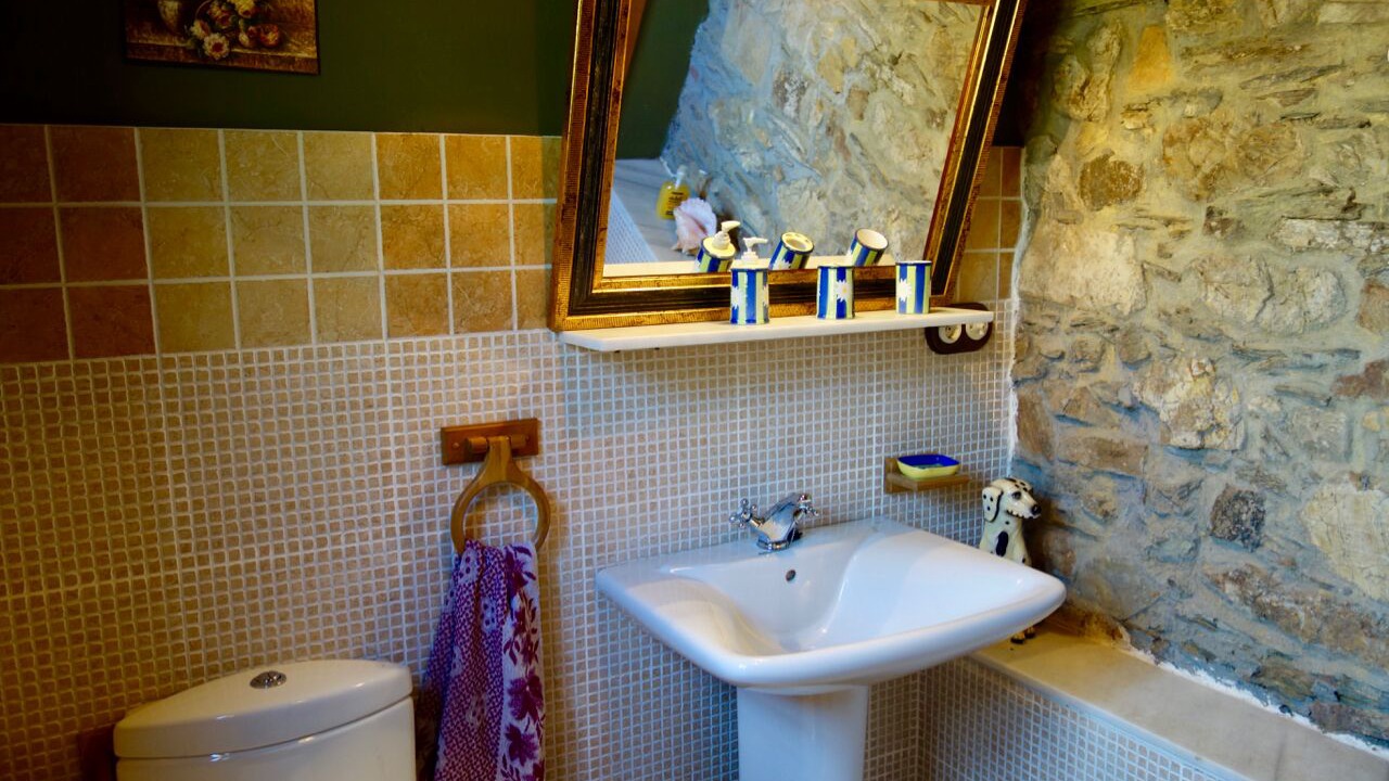 Photo of Bathroom in Suegos