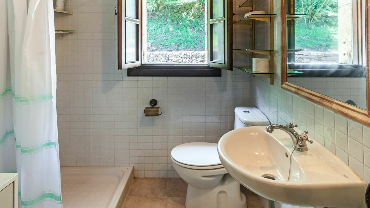 Photo of Bathroom in Herrerias