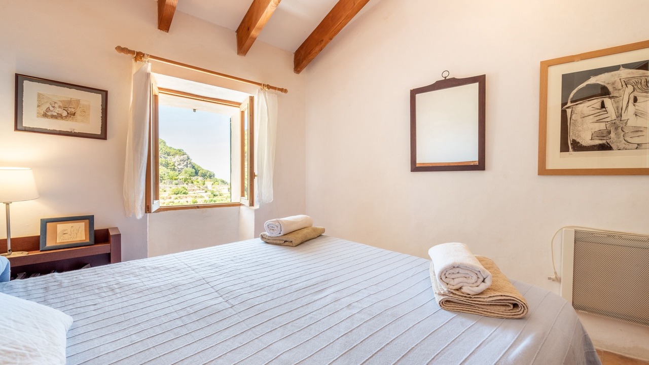 Photo of Bedroom in Banyalbufar