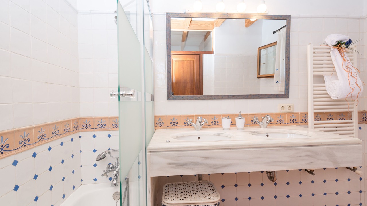 Photo of Bathroom in Alaro