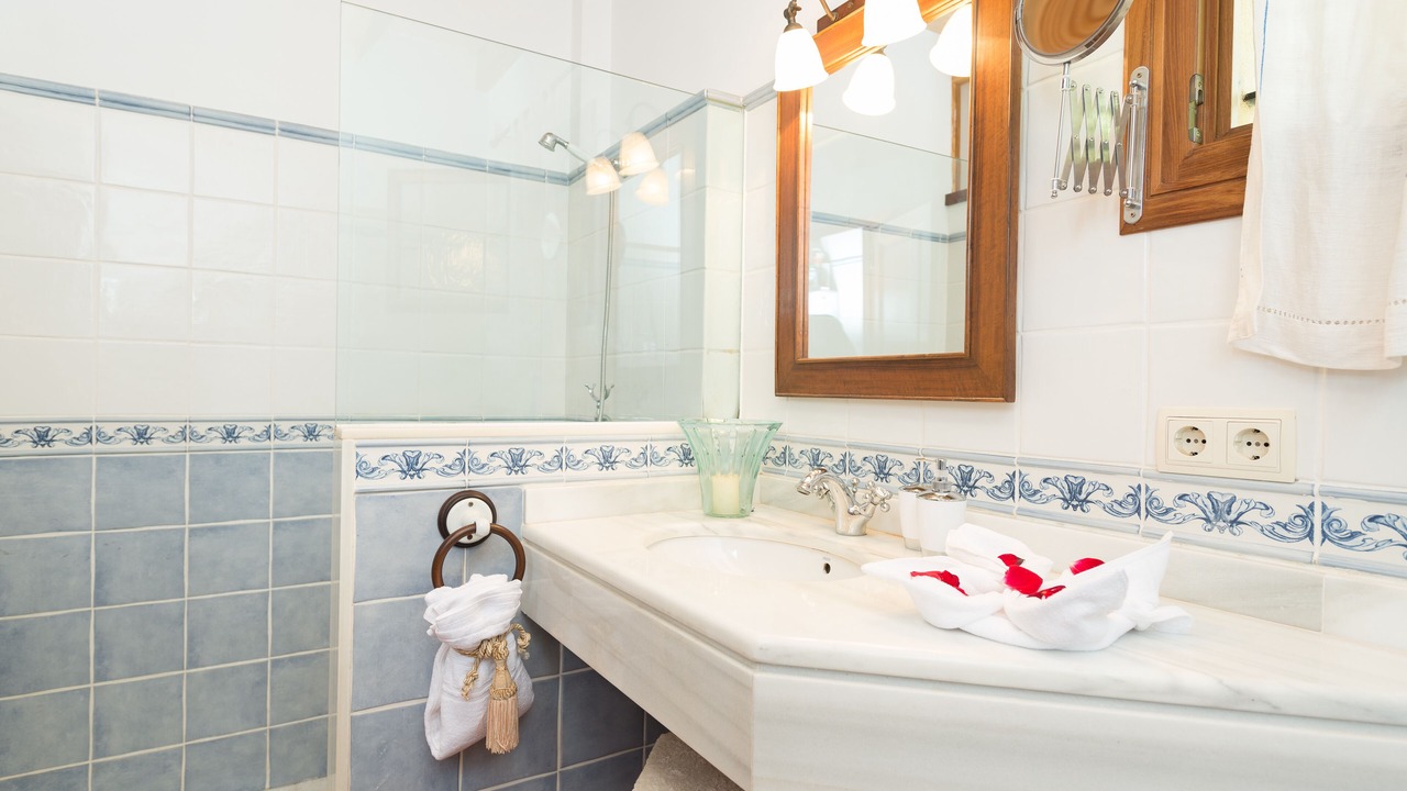 Photo of Bathroom in Alaro