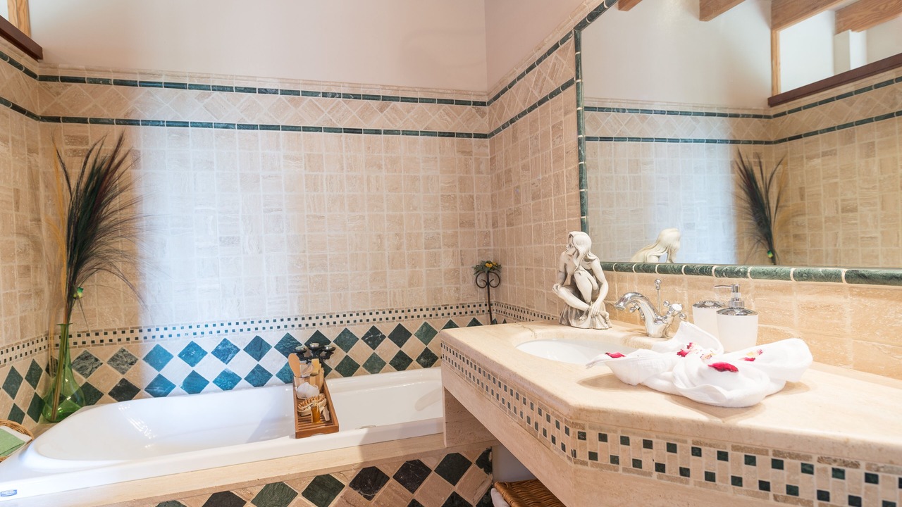 Photo of Bathroom in Alaro
