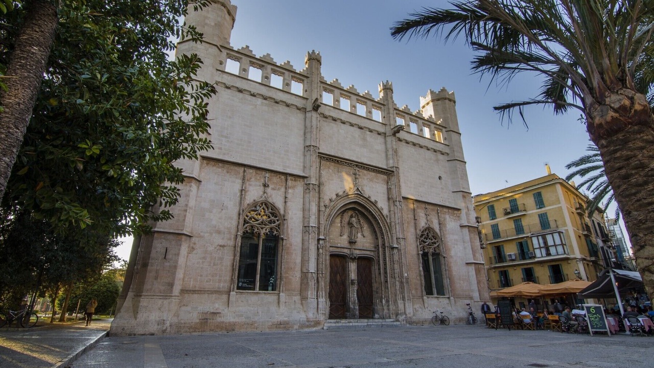 Photo of Others in La Llotja-Born