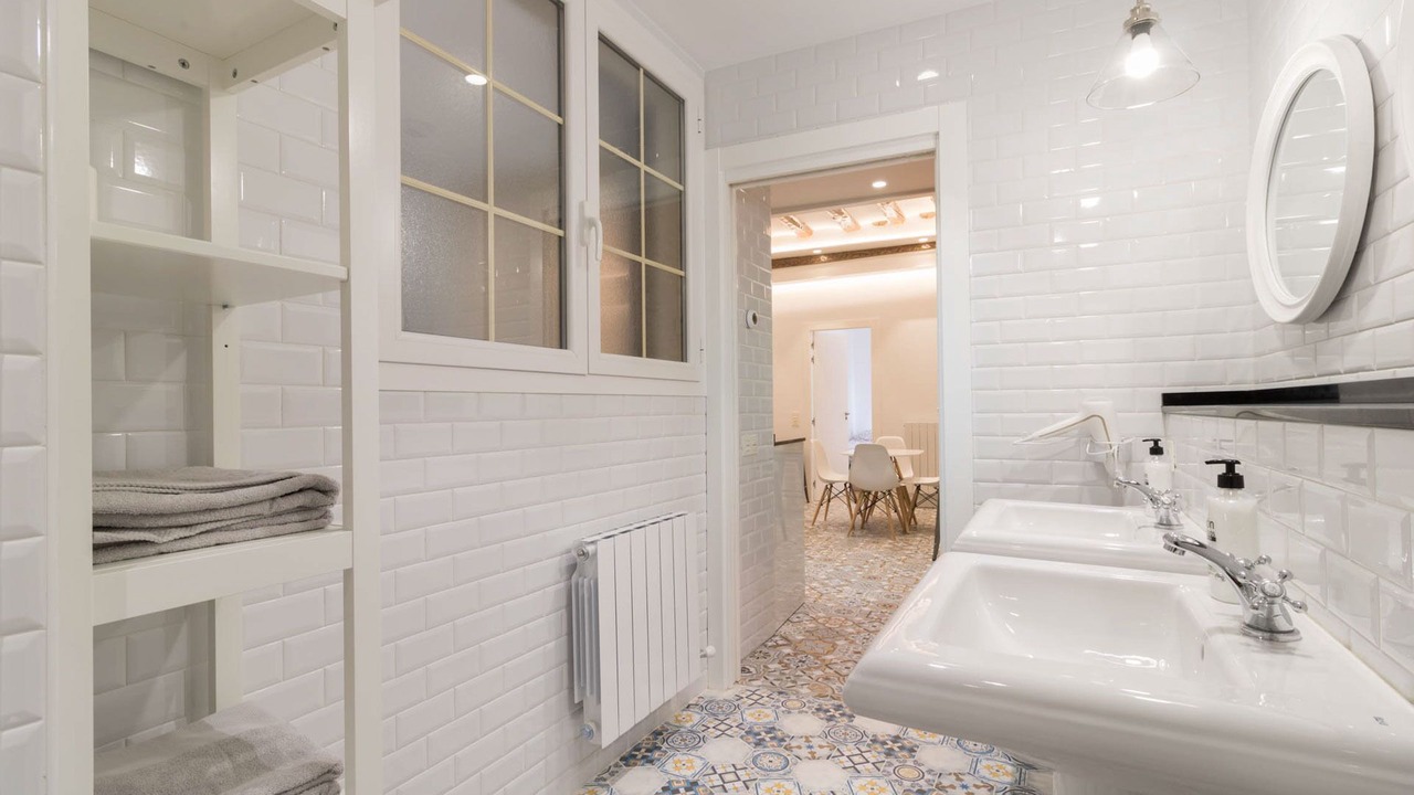Photo of Bathroom in Logrono Historic Centre
