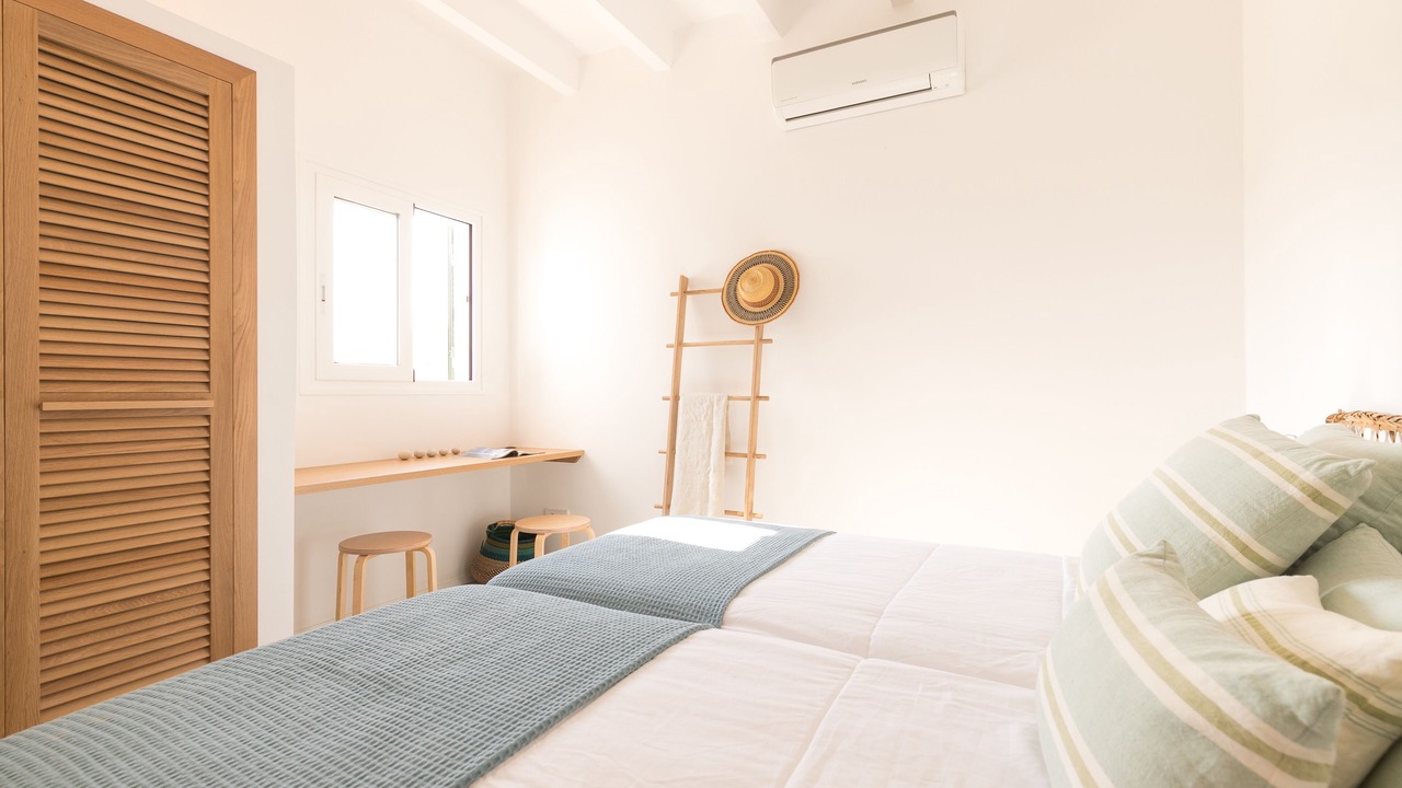 Photo of Bedroom in Binibequer Vell