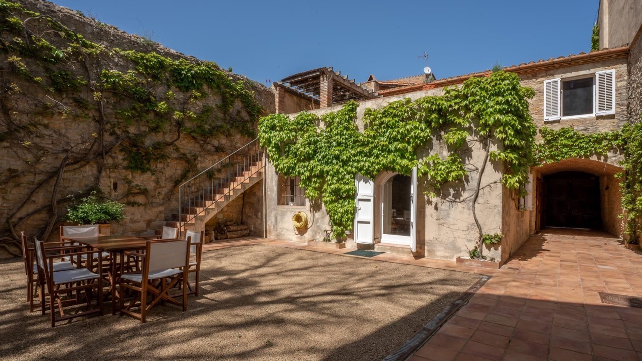 Photo of Outdoor in Peratallada