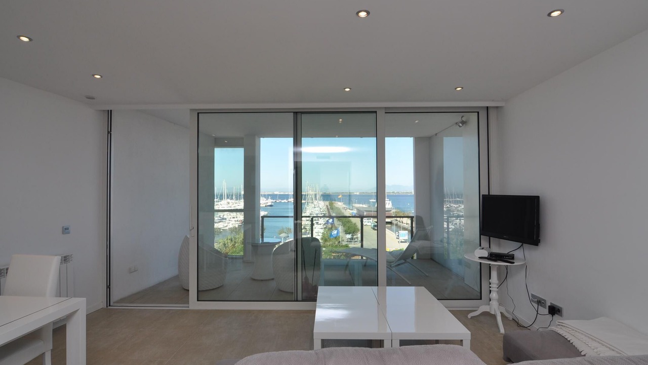 Photo of Livingroom in Roses Town Center