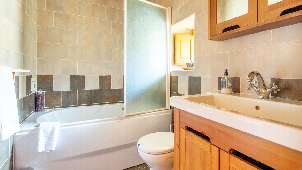 Photo of Bathroom in Benllera