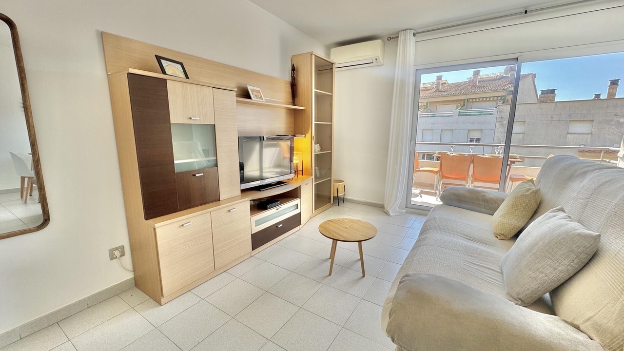 Photo of Livingroom in Roses Town Center