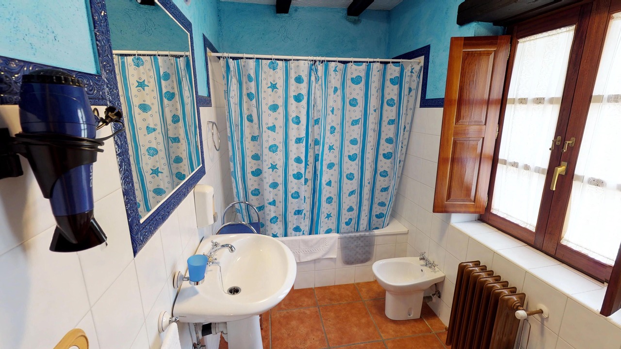 Photo of Bathroom in Villanueva de Arriba