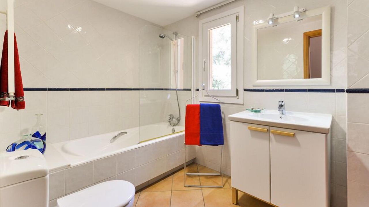 Photo of Bathroom in Alcanada